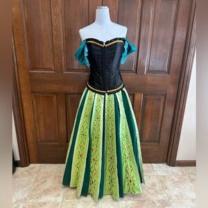 Anna Coronation Cosplay